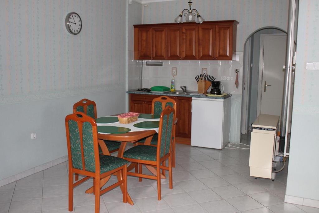 Orwa Apartmanok - Fenyofa Koez ザラカロシュ 部屋 写真