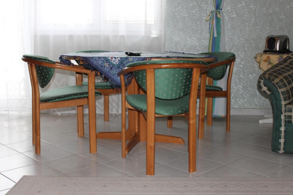 Orwa Apartmanok - Fenyofa Koez ザラカロシュ 部屋 写真